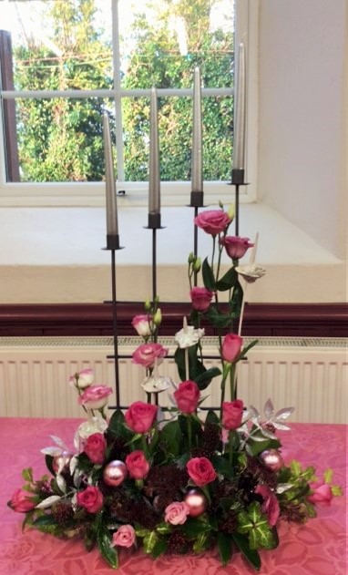 Flower arranging demonstration Lynne Christmas 2019 - photo 2